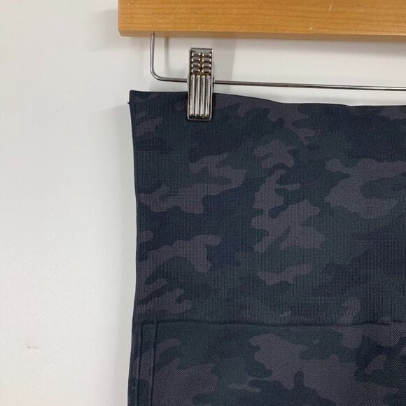 Spanx‎ Women's Camo Seamless Stretch Outdoor Hiking Cropped Leggings Size XL - Picture 3 of 12